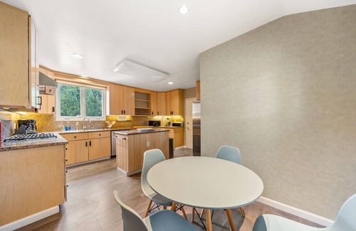 Pico - Robertson House | 6BR Villa with Pool, Jacuzzi & Game Room, Walk to Rodeo Drive