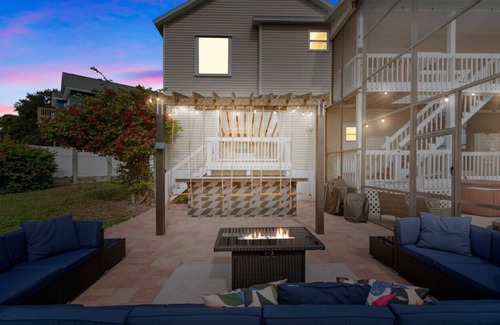 Largo Villa | 6BR Waterfront Heated Pool Hot Tub Game Room Firepit