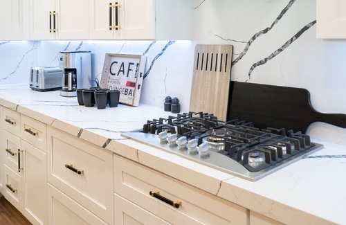 Glendale House | 6BR Wonder w/Heated Pool/Hot Tub/Game Room