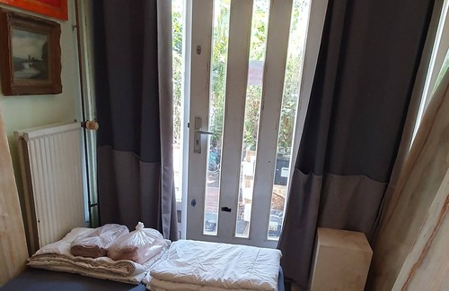 Duivendrecht Apartment | 6m2 studio near metro station and bus stop