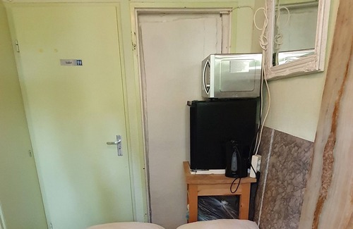 Duivendrecht Apartment | 6m2 studio near metro station and bus stop