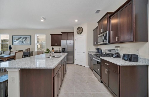Sunridge Woods Villa | 7 BED | 5.5 BATH Amazing Villa w/Games & POOL 7535Oakmoss