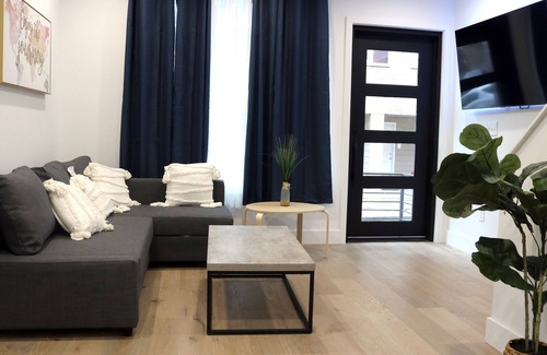Brewerytown House | 7 Beds/3 Baths, Art Museum, Entire House