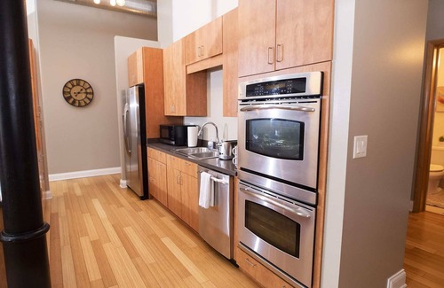 Wholesale District Apartment | 7 Beds off Georgia Street Near Convention Center
