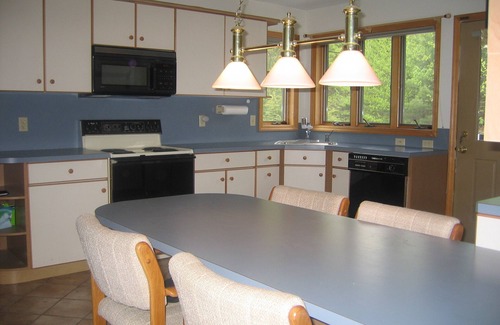 Corinth House | 7 BR house across lake