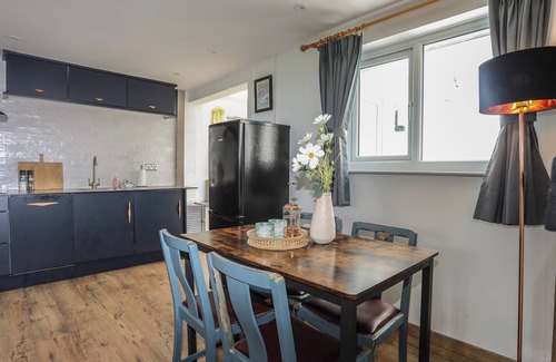 Ty Croes House | 7 BRO BRANWEN, pet friendly, with open fire in Rhosneigr