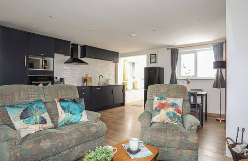 Ty Croes House | 7 BRO BRANWEN, pet friendly, with open fire in Rhosneigr