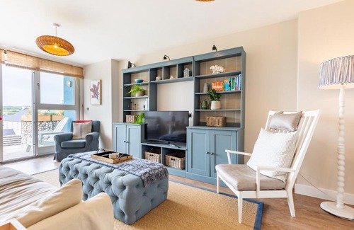 Newport House | 7 Feidr Eglwys - Newport