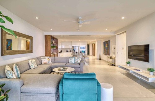 Conchas Chinas Apartment | 7 Floor 3BR Ocean View Condo at Indah by *Maxwell