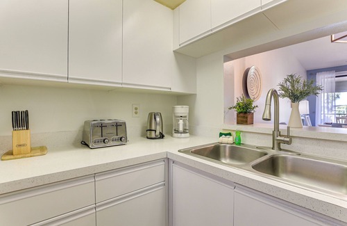 South Bradenton Condo | 7 Mi to Beach: Condo w/Pool Access in Bradenton!