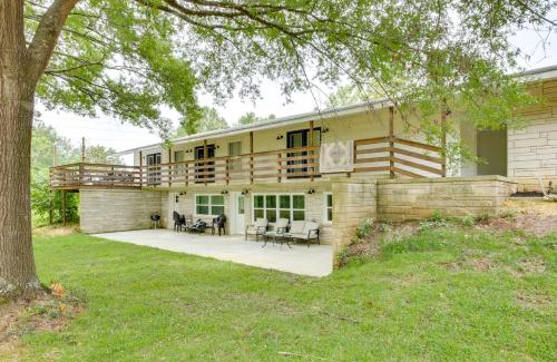 Florence House | 7 Mi to Tennessee River Home with Patio in Florence