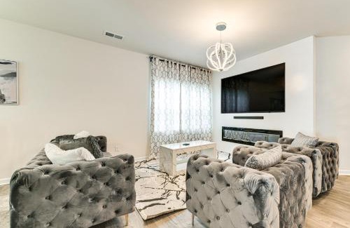 Paw Creek House | 7 Mi to Uptown - Pet-Friendly 2-Story Townhome!