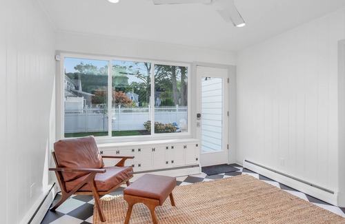 Madison House | 7 Min Walk from Water: Cheerful 4 Bedroom Home