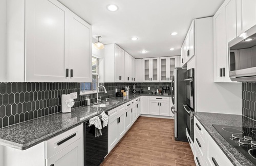 Coral Ridge Isles House | 7 mins to beach! Pool+Sauna+Outdoor games