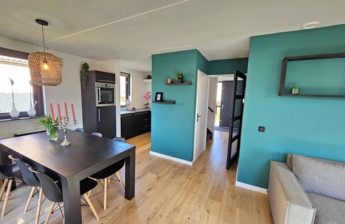 Ewijk House | 7 pers house -playground/room, fireplace, porch, close to lake & park facilities
