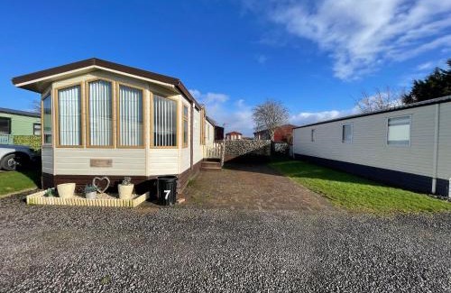 Forfar House | 7 Rannoch Row, lovely holiday static caravan for dogs & their owners.