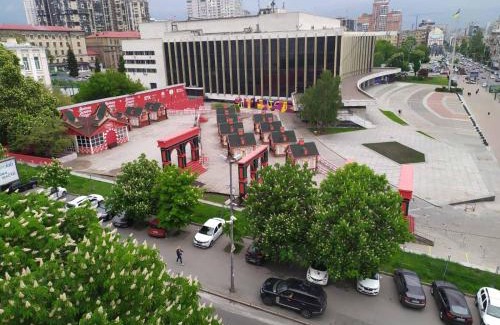 Pechers'kyi District Hotel | 7 Sky on Yevhena Konovaltsia