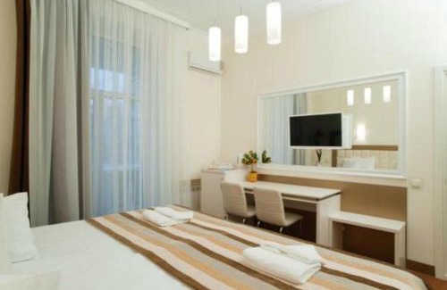Pechers'kyi District Hotel | 7 Sky on Yevhena Konovaltsia