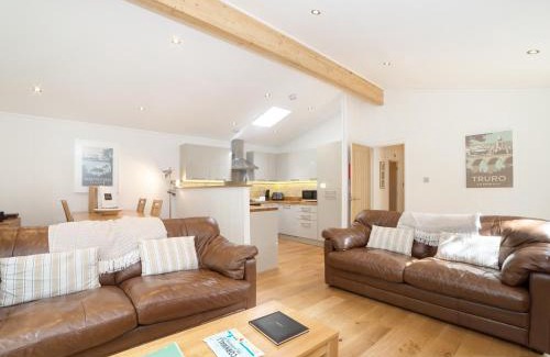 Looe House | 7 Streamside