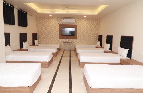 Jabalpur Hotel | 7 VACHAN LAWNS AND BANQUET