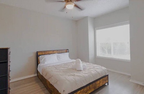 Milwood Apartment | 70) New Condo downtown!