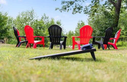 Conway House | 70 Private Acres-Sleeps 12-Fire Pit-Pet Friendly