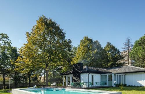 Maia Villa | 70's wood house