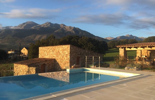 Corte House | 70m2 apartment on the first floor of a villa