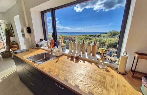 Primelin Villa | 727- Superb sea view, great comfort, overlooking St Tugen beach