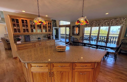 Franconia House | 72WT Cannon Mountain Family retreat with big views and tons of space!