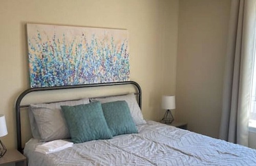 Sunland Estates House | 764 Hunter Ave · Sunland Retreat 5.4 miles from Gorge Amphitheater