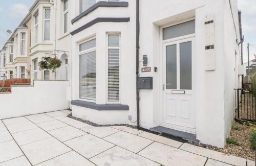 Porthcawl Apartment | 76A Mackworth Road