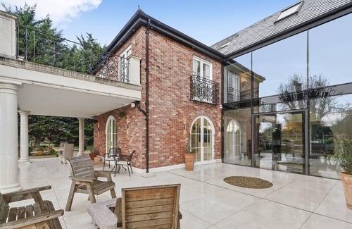 Romford Villa | 7bed Mansion With Cinema And Indoor Pool