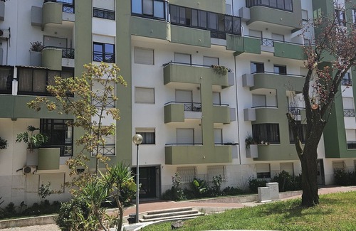 Pragal Apartment | 7km from the beach and 14km from downtown Lisbon. Cozy, family-friendly apartment!