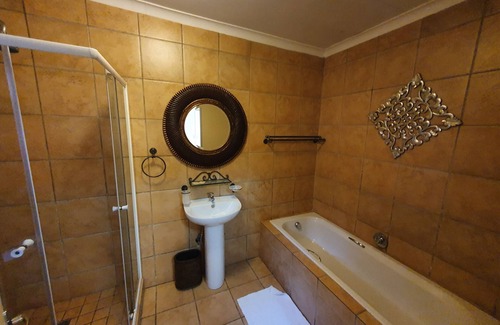 Greater Johannesburg Metropolitan Area House | 7th Street Guesthouse