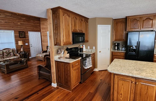 Guntersville House | 8. Beautiful secluded creek front lodge sleeps 19