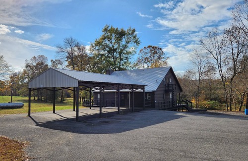 Guntersville House | 8. Beautiful secluded creek front lodge sleeps 19