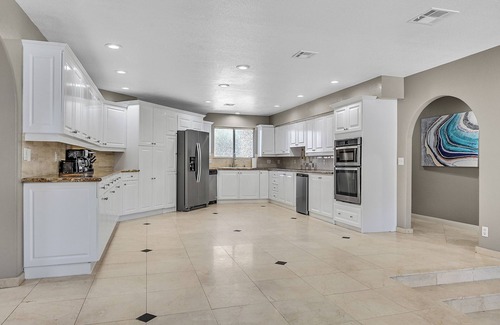 Las Vegas Villa | 8 Bedroom 4, 19 Bds Free Spa Heat, Basketball Hoop