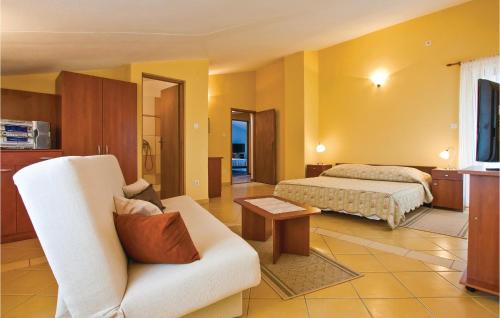 Strpacici House | 8 Bedroom Beautiful Home In Visnjan