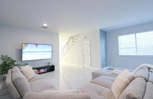 Allapattah House | 8 Bedroom Luxe Private Villa