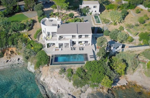 Tomino Villa | 8 Bedroom Villa in tomino