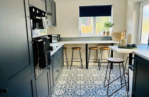 Gloucester House | 8 Beds, Sleeps up to 11, Gloucester City Centre