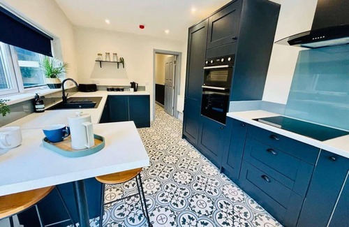 Gloucester House | 8 Beds, Sleeps up to 11, Gloucester City Centre