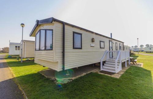 Caister-on-Sea Other | 8 Berth Caravan With Decking At Caister Beach In Norfolk Ref 30016S