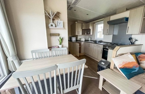 Barmston House | 8 berth caravan with decking and full seaviews! Ref 62021A