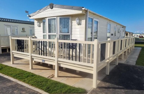 Chapel Saint Leonards Apartment | 8 BERTH DELUXE CARAVAN Pg156 GOLDEN PALM CHAPEL ST LEONARDS