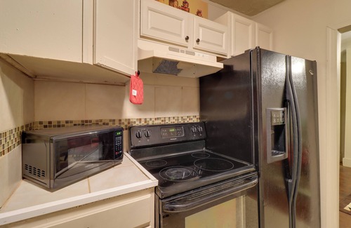 Detroit Cottage | 8 Mi to Ford Field: Detroit Getaway w/Fireplace!
