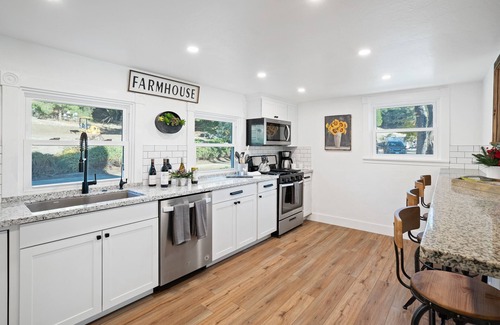 San Luis Obispo House | 8 Mile House Deluxe-Experience California Tranquility at this Historical Home