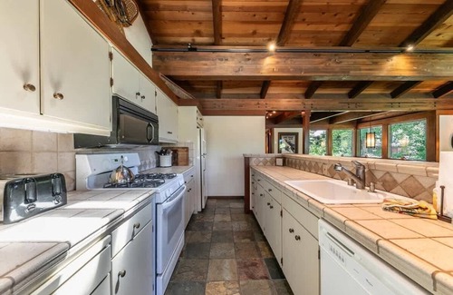 Tahoe Sierra Estates House | 8 miles to Ski Palisades Tahoe-Alpine|Walk to Town