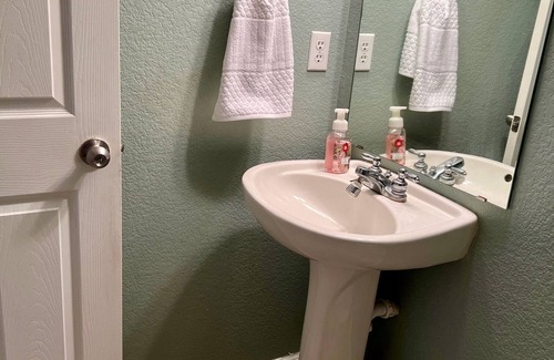 Green Valley Ranch House | 8 min from Airport large house